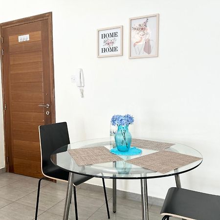 Sun Julz Apartments On The Beach Paphos Buitenkant foto