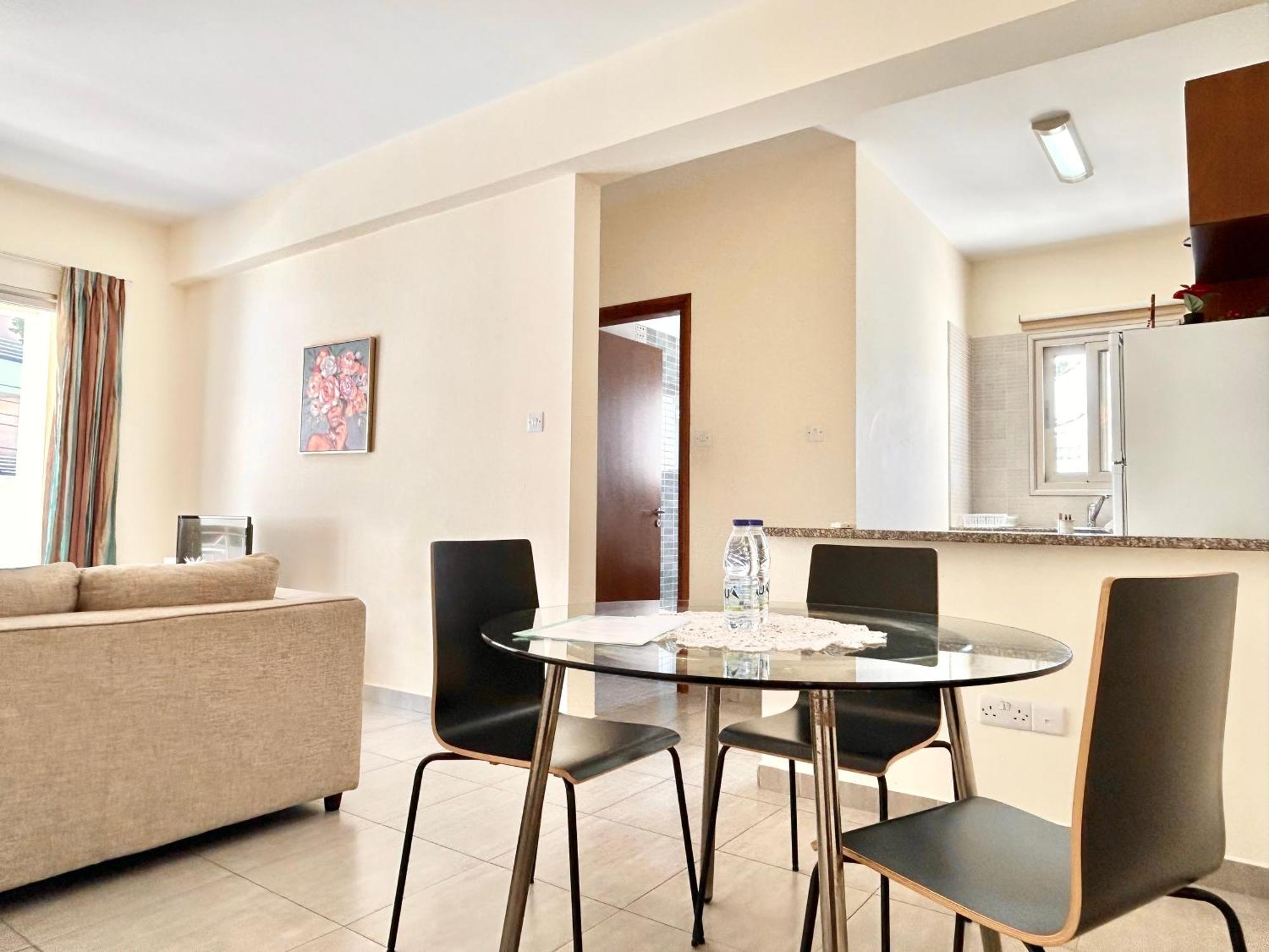 Sun Julz Apartments On The Beach Paphos Buitenkant foto