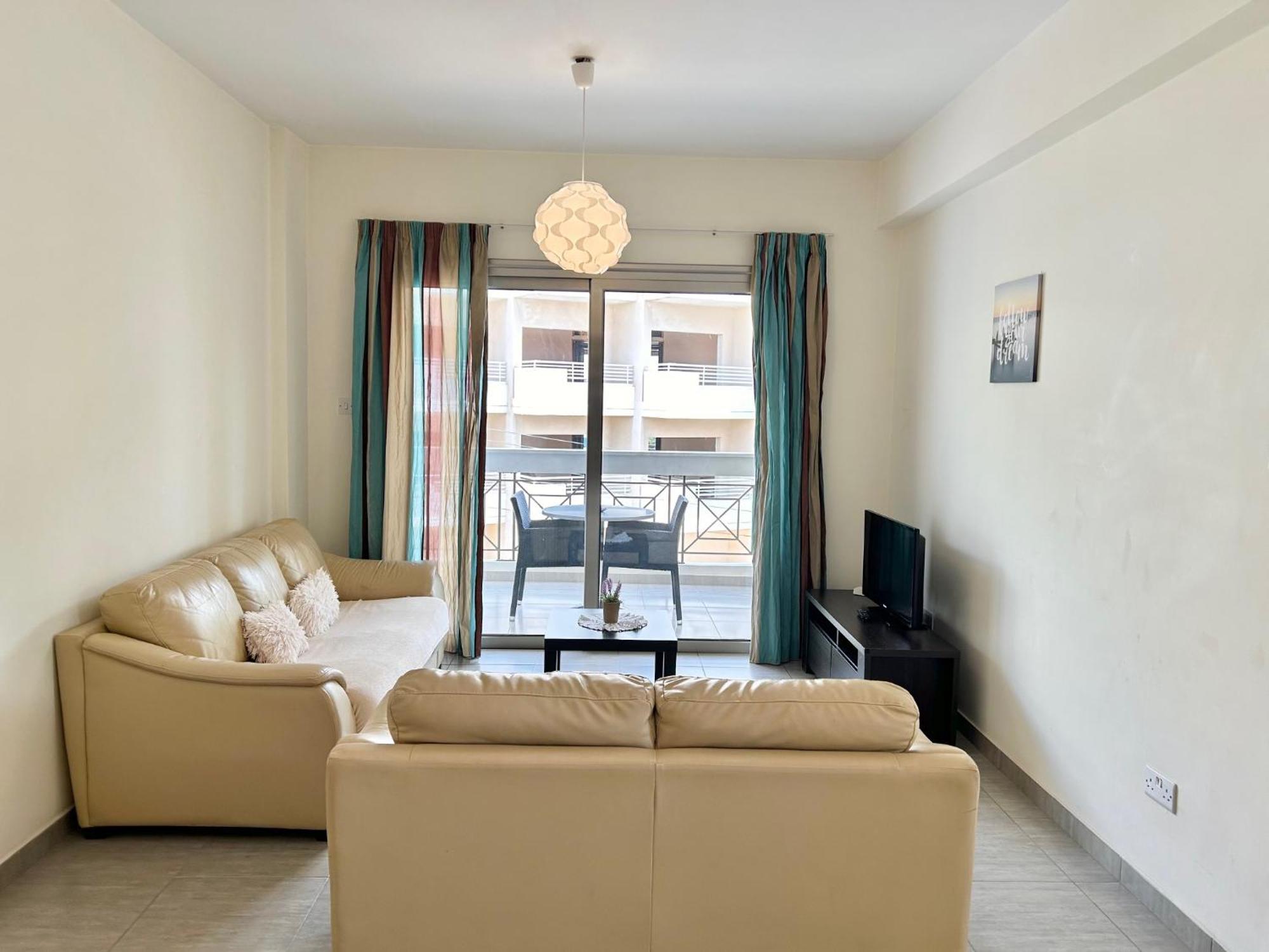 Sun Julz Apartments On The Beach Paphos Buitenkant foto