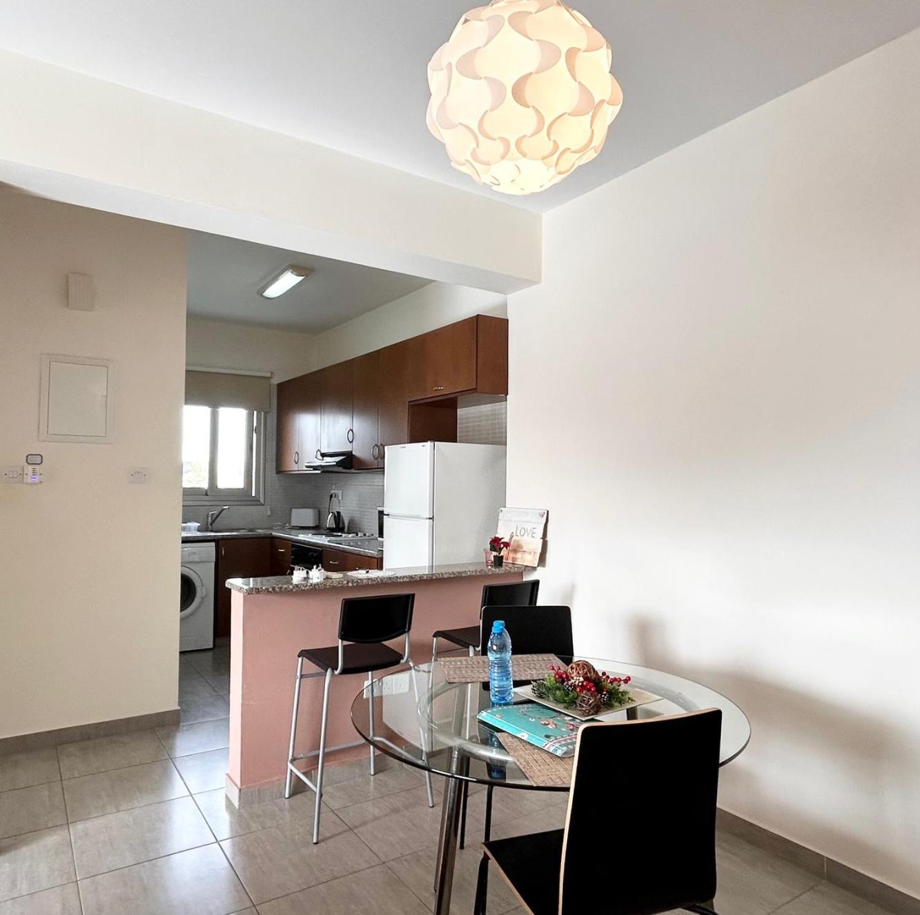 Sun Julz Apartments On The Beach Paphos Buitenkant foto