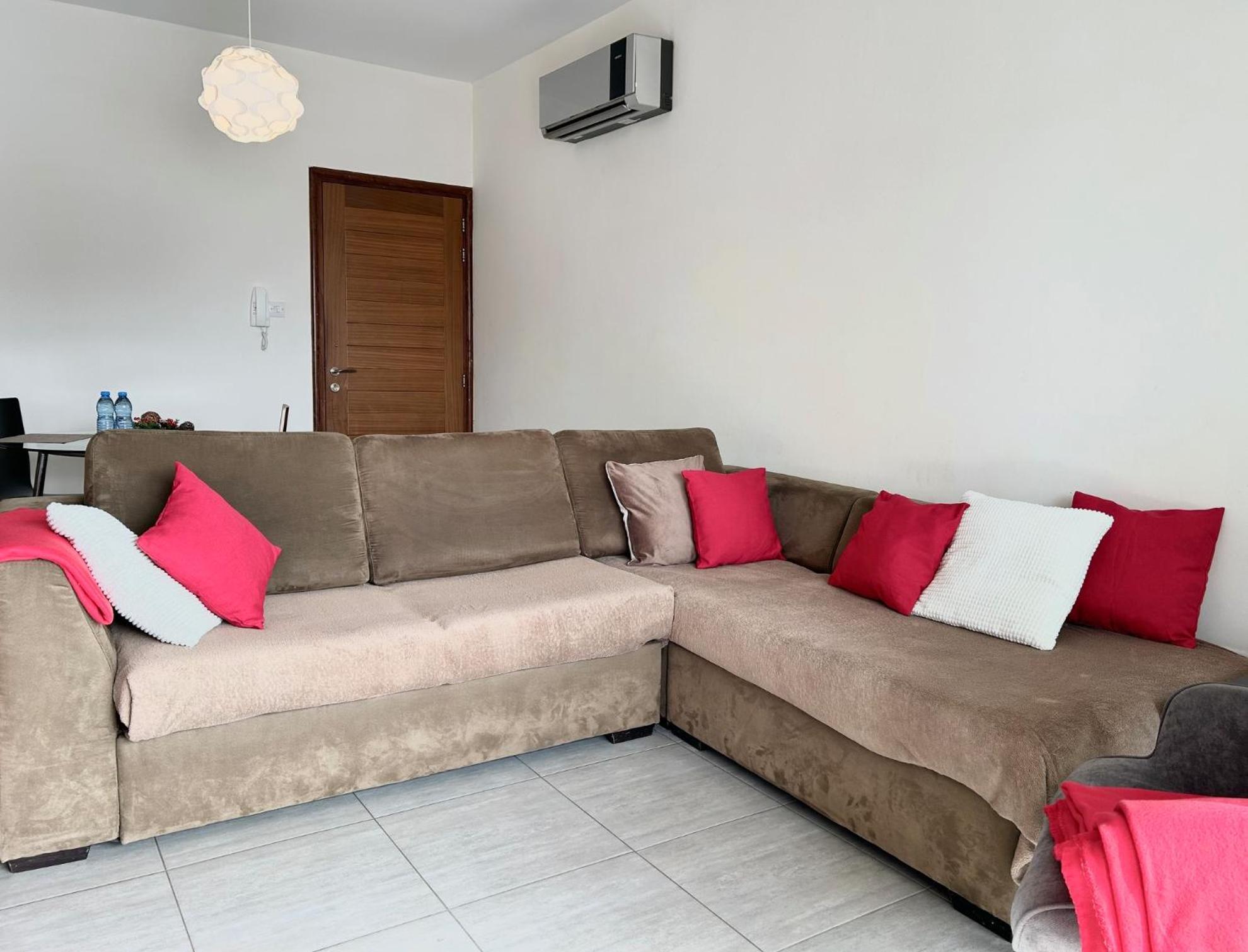 Sun Julz Apartments On The Beach Paphos Buitenkant foto