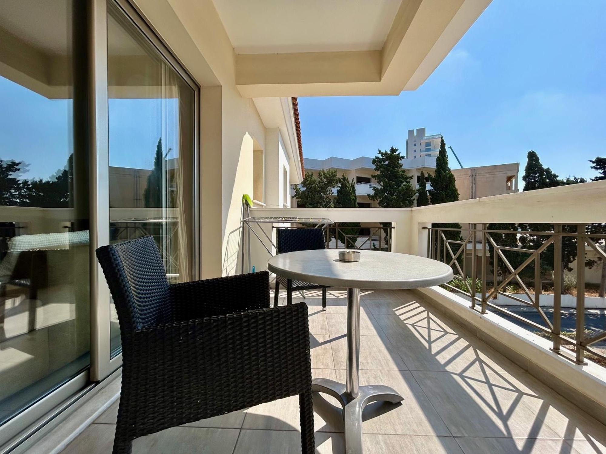 Sun Julz Apartments On The Beach Paphos Buitenkant foto