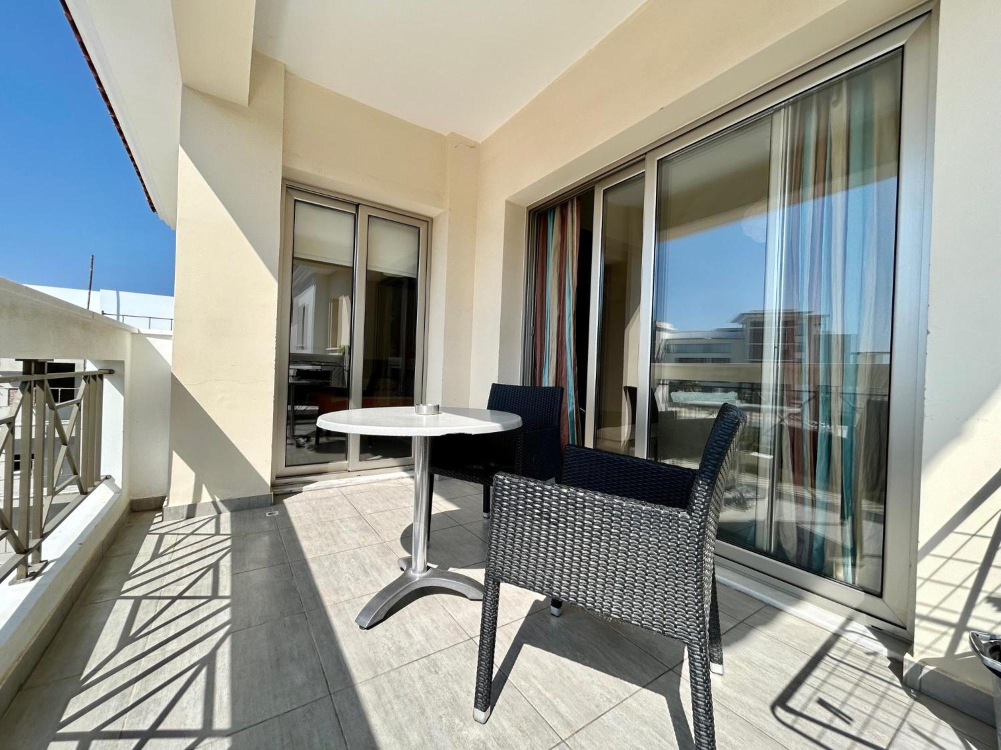 Sun Julz Apartments On The Beach Paphos Buitenkant foto