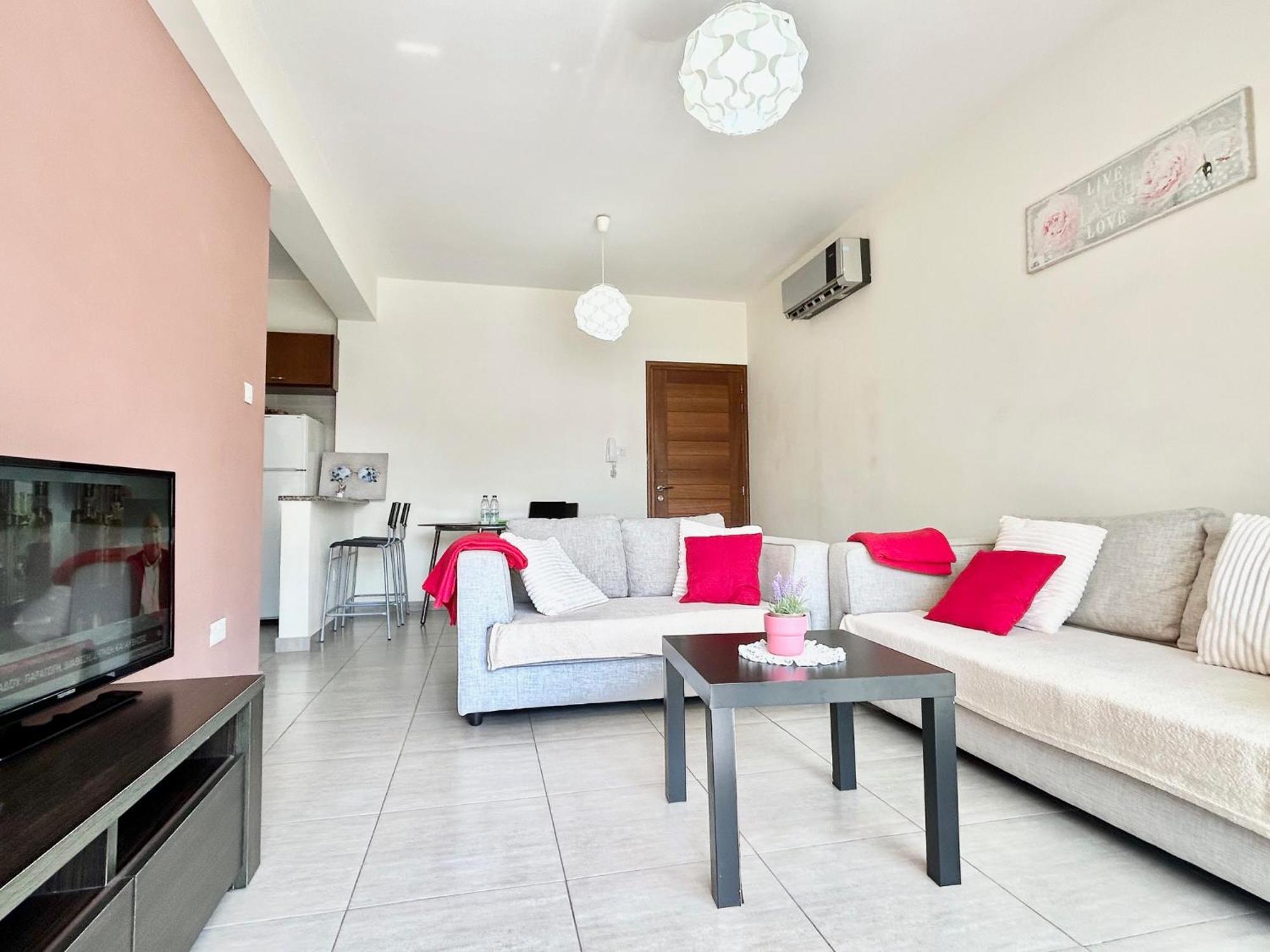 Sun Julz Apartments On The Beach Paphos Buitenkant foto