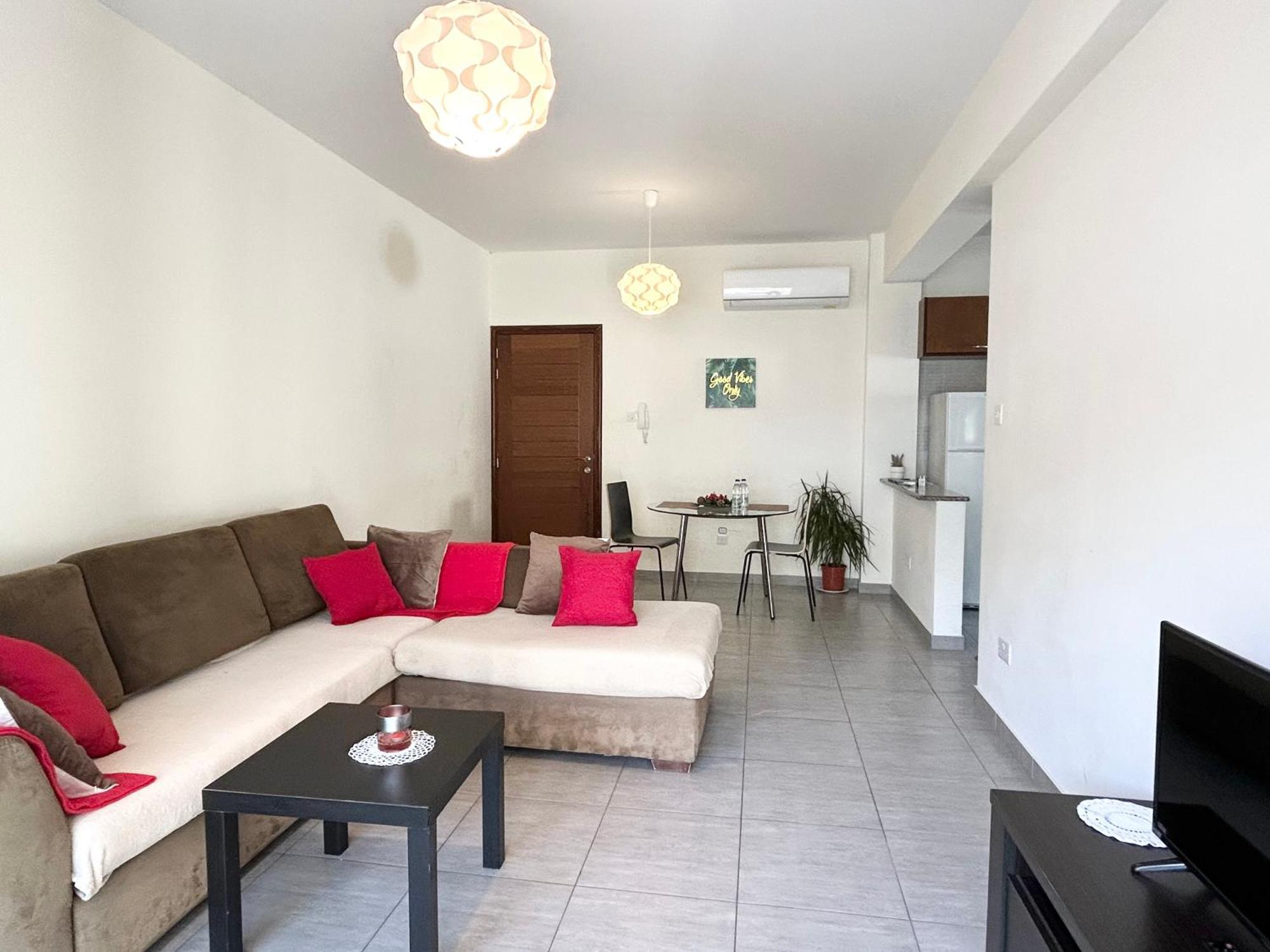 Sun Julz Apartments On The Beach Paphos Buitenkant foto