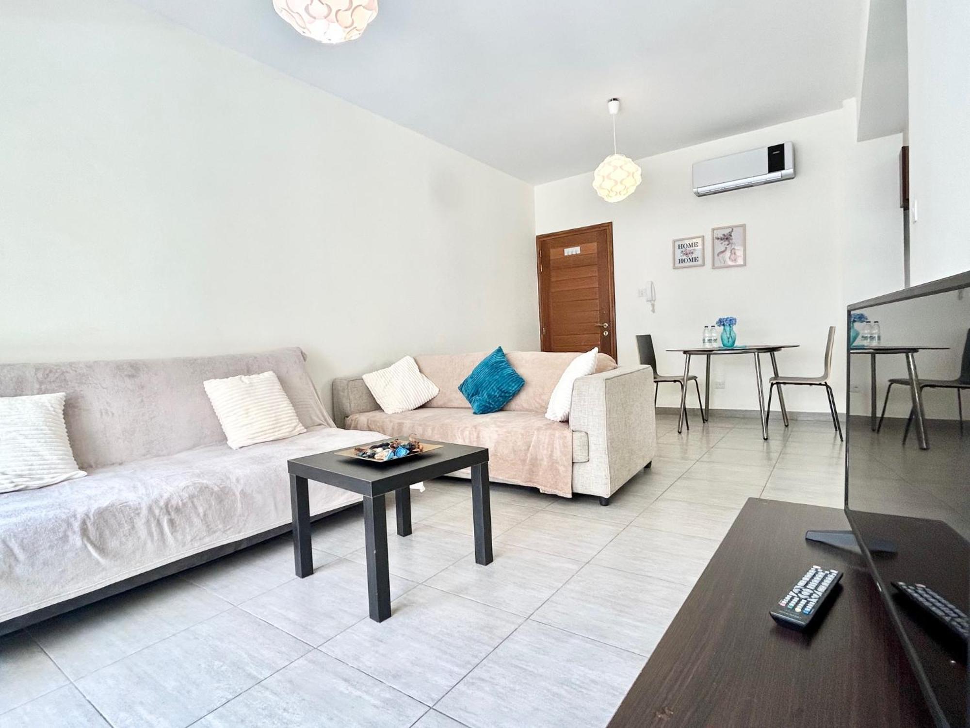 Sun Julz Apartments On The Beach Paphos Buitenkant foto