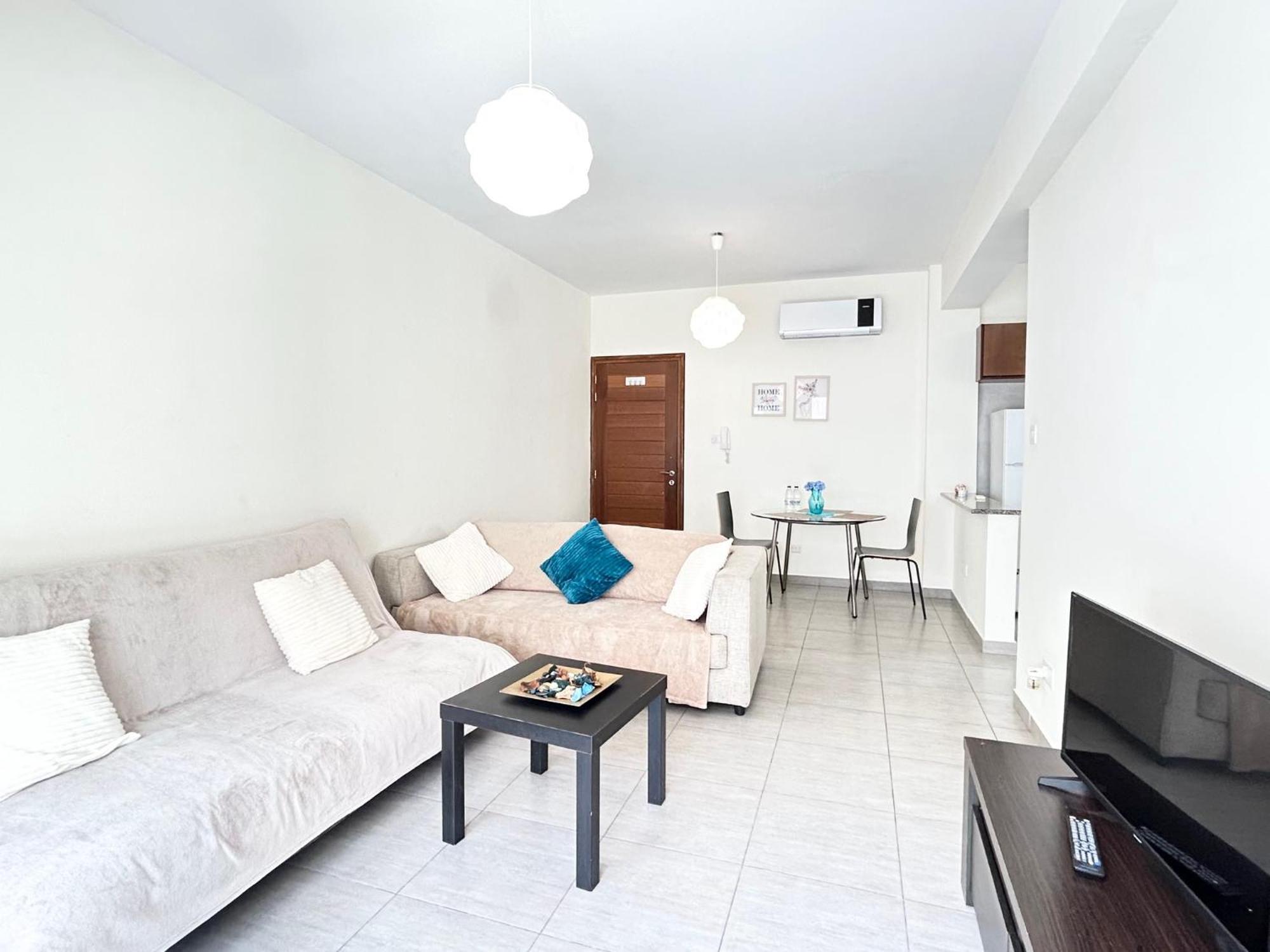Sun Julz Apartments On The Beach Paphos Buitenkant foto