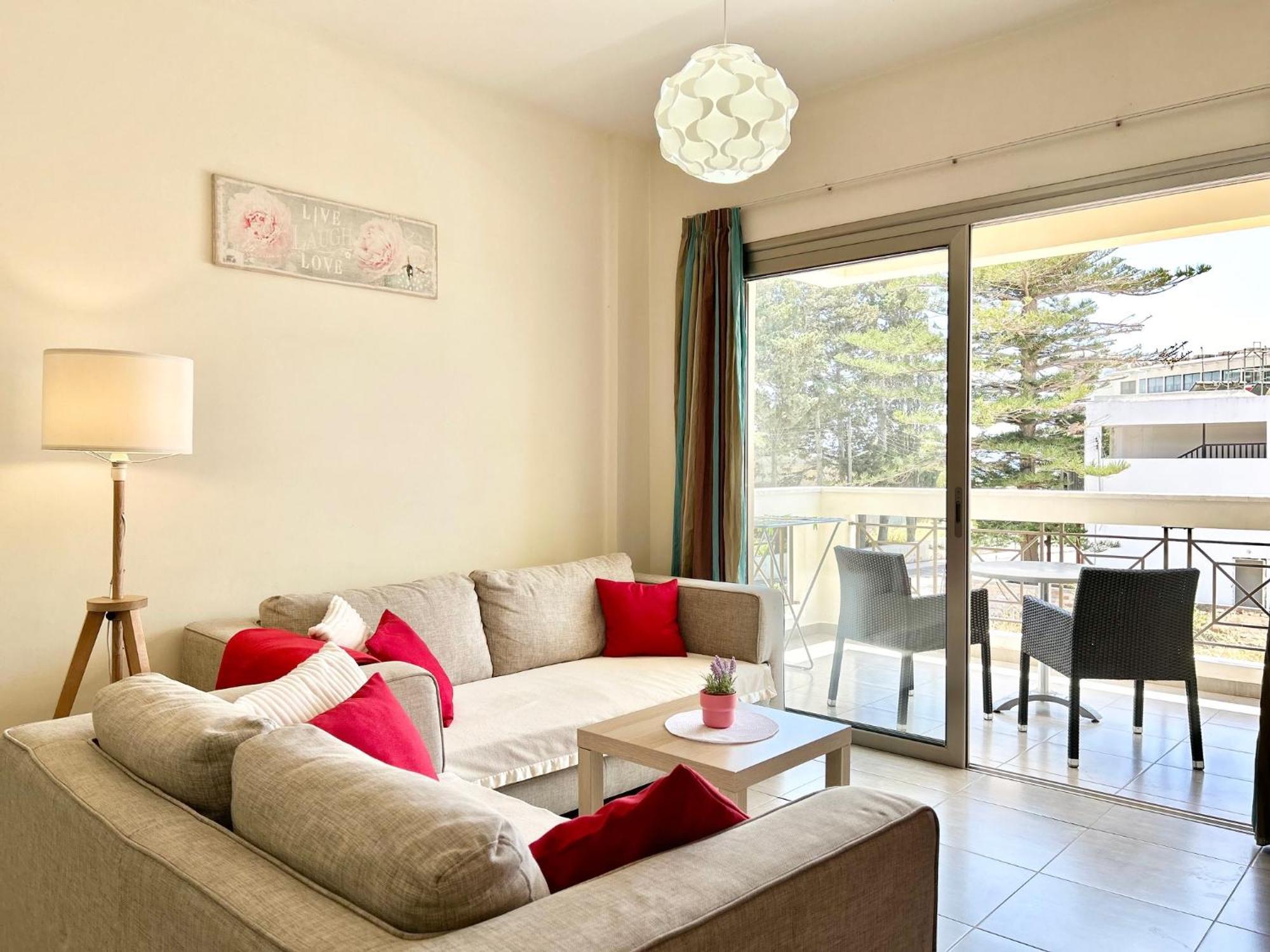 Sun Julz Apartments On The Beach Paphos Buitenkant foto