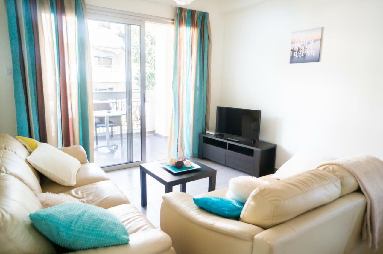 Sun Julz Apartments On The Beach Paphos Buitenkant foto