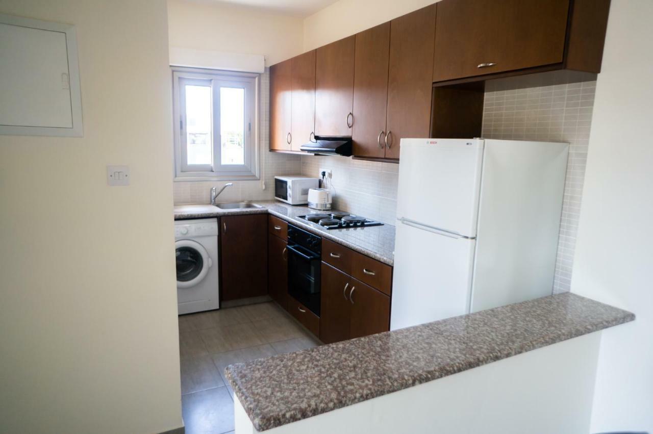 Sun Julz Apartments On The Beach Paphos Buitenkant foto