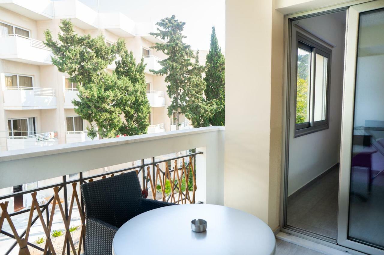 Sun Julz Apartments On The Beach Paphos Buitenkant foto